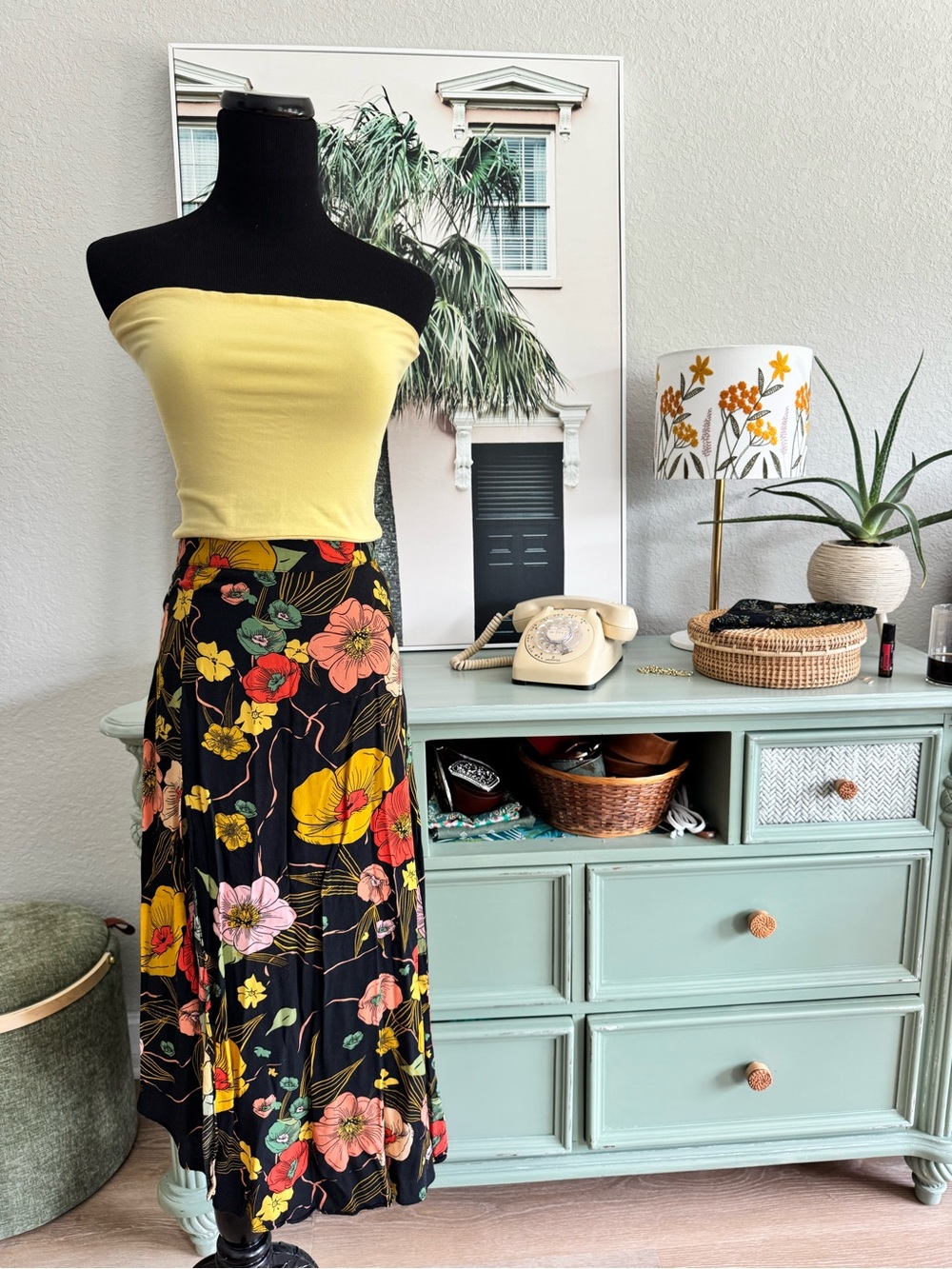 XIX Palms Black Floral Skirt super light size 2